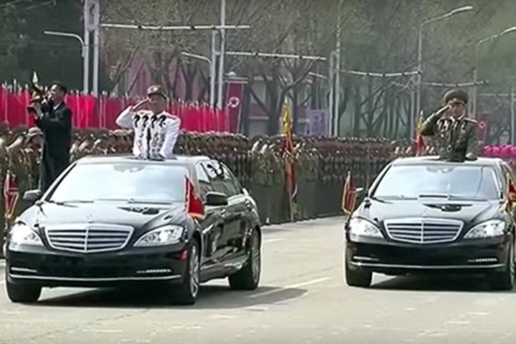 &quot;Soi&quot; Mercedes S600 chong dan cua lanh dao Kim Jong Un-Hinh-5